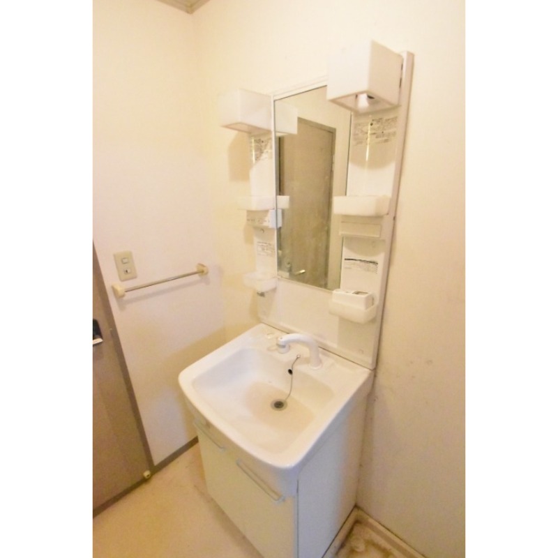 ��ʌ�����s�˒˂R���ڂ̃A�p�[�g�̐��ʏ�