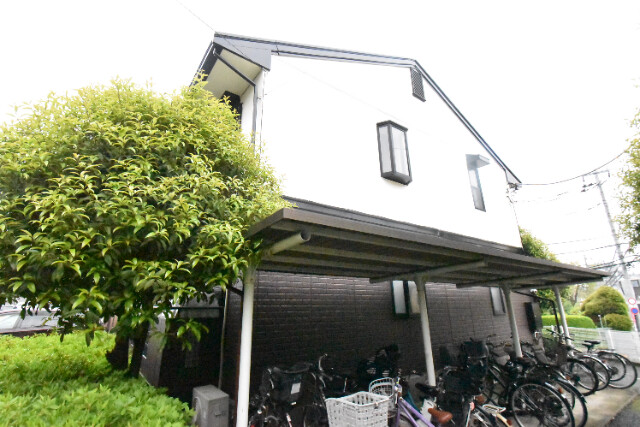 ��ʌ�����s�˒˂R���ڂ̃A�p�[�g�̃G���g�����X