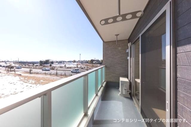 ��ʌ������s���S���ڂ̃A�p�[�g�̃o���R�j�[