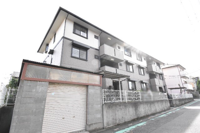 ��ʌ�����s�˒˂R���ڂ̃A�p�[�g�̌����O��