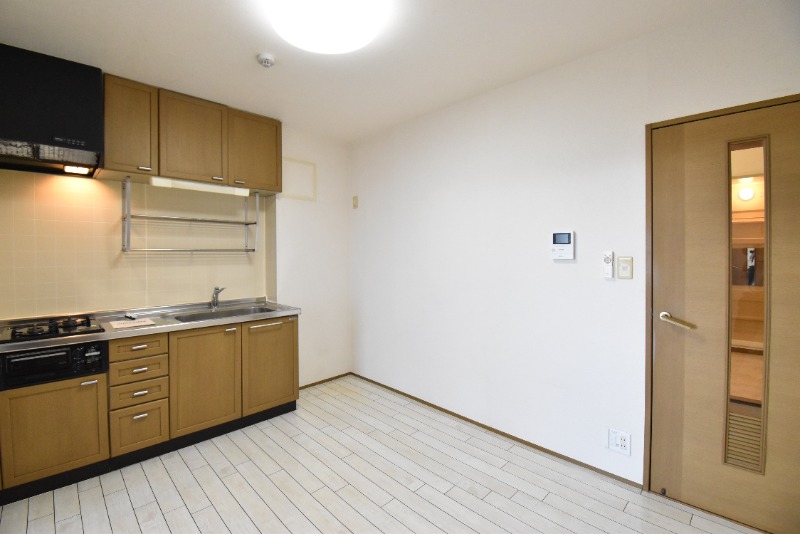 ��ʌ�����s�˒˂R���ڂ̃A�p�[�g�̋��ԁE���r���O