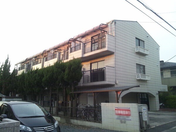 ��ʌ��������܎s�Y�a��̉ƂU���ڂ̃}���V�����̌����O��