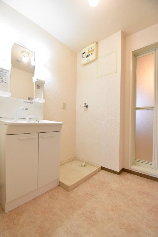 ��ʌ�����s�˒˂R���ڂ̃A�p�[�g�̐��ʏ�