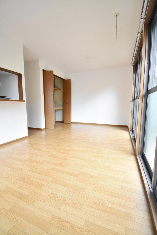 ��ʌ��������܎s��{��O���P���ڂ̃e���X�n�E�X�̋��ԁE���r���O