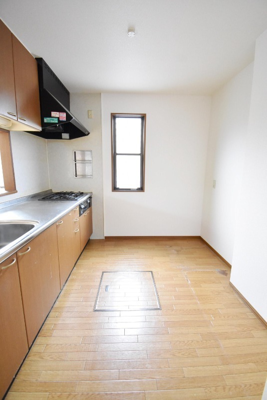 ��ʌ��������܎s��{��O���P���ڂ̃e���X�n�E�X�̃L�b�`��