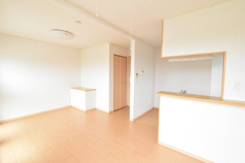 ��ʌ�����s�k����Q���ڂ̃A�p�[�g�̋��ԁE���r���O