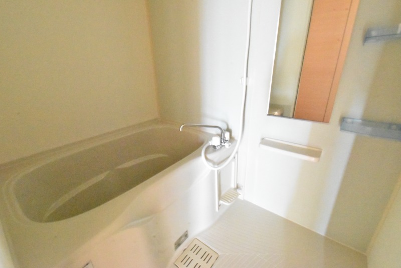 ��ʌ�����s�k����Q���ڂ̃A�p�[�g�̃o�X