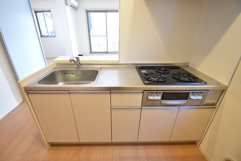 ��ʌ�����s�˒˂Q���ڂ̃A�p�[�g�̃L�b�`��