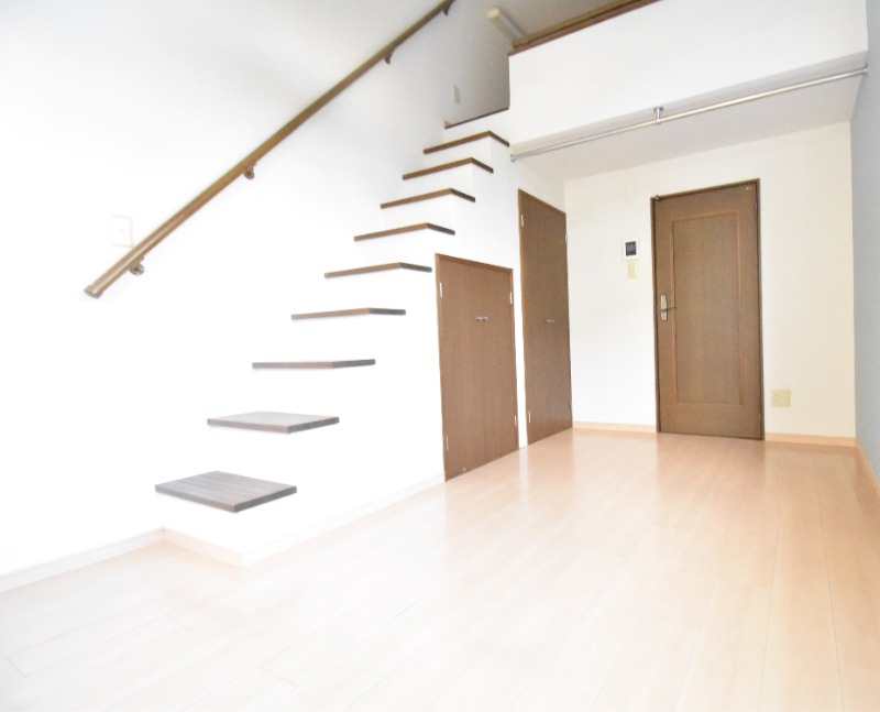 ��ʌ��������܎s�k��y�C���P���ڂ̃A�p�[�g�̋��ԁE���r���O