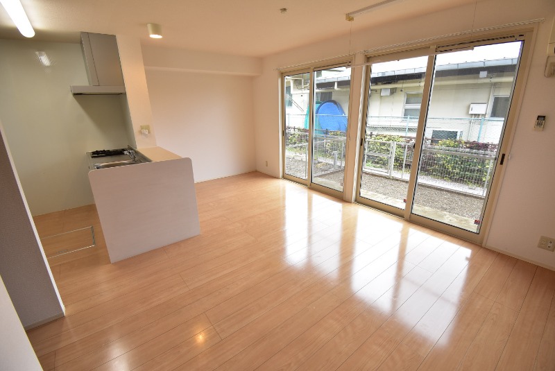 ��ʌ��������܎s����厚���V�n�̃e���X�n�E�X�̋��ԁE���r���O