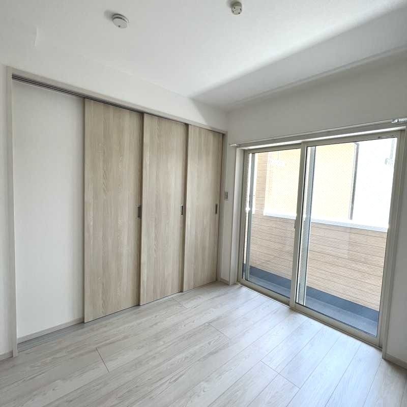 ��ʌ��������܎s������x�蒬�̃A�p�[�g�̋����E���r���O