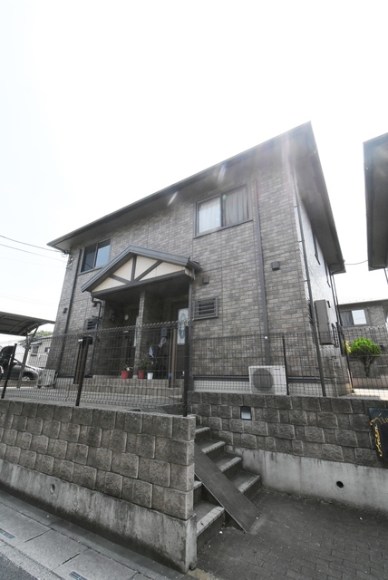 ��ʌ��������܎s�k��g�쒬�P����374-1�̃A�p�[�g�̌����O��