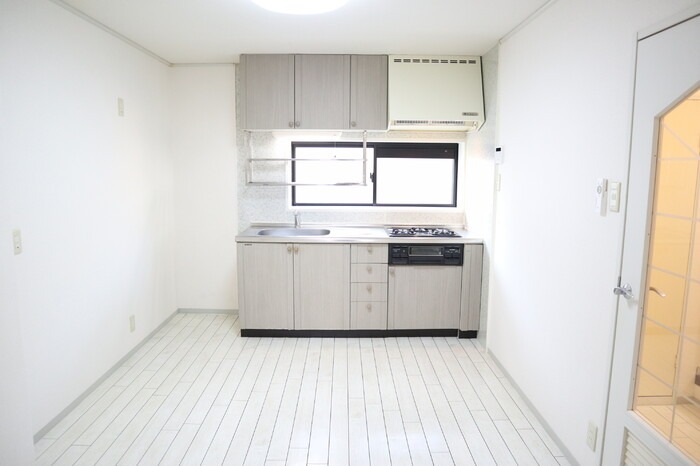 ��ʌ�����s������U���ڂ̃A�p�[�g�̋��ԁE���r���O