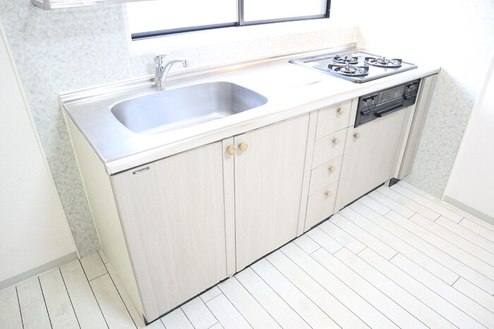 ��ʌ�����s������U���ڂ̃A�p�[�g�̃L�b�`��