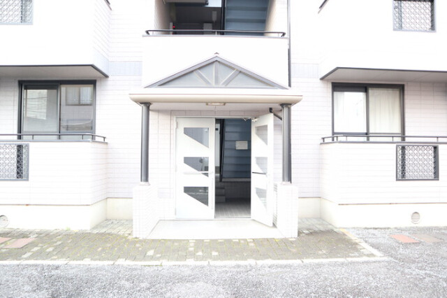 ��ʌ�����s������U���ڂ̃A�p�[�g�̃G���g�����X