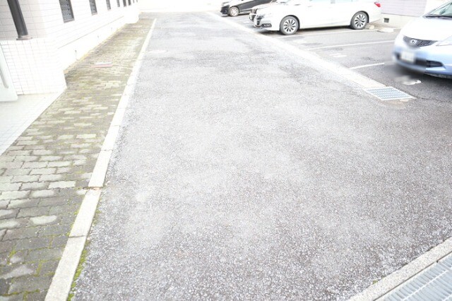 ��ʌ�����s������U���ڂ̃A�p�[�g�̒��ԏ�