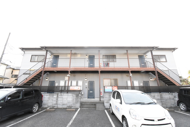 ��ʌ��������܎s����厚���m��̃A�p�[�g�̒��ԏ�