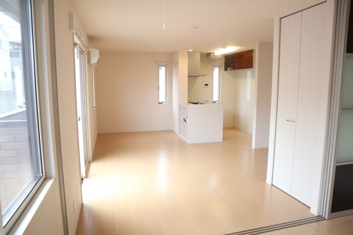 ��ʌ�����s�厚������̃A�p�[�g�̋��ԁE���r���O