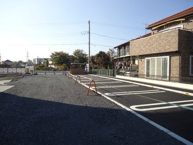 ��ʌ�����s�厚���s�̃A�p�[�g�̒��ԏ�