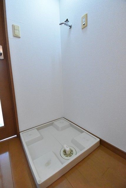 ��ʌ�����s������U���ڂ̃A�p�[�g�̂��̑��ݔ�