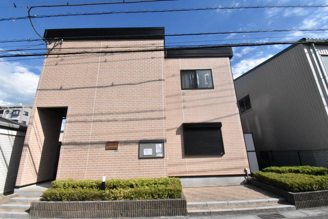 ��ʌ�����s������U���ڂ̃A�p�[�g�̃G���g�����X