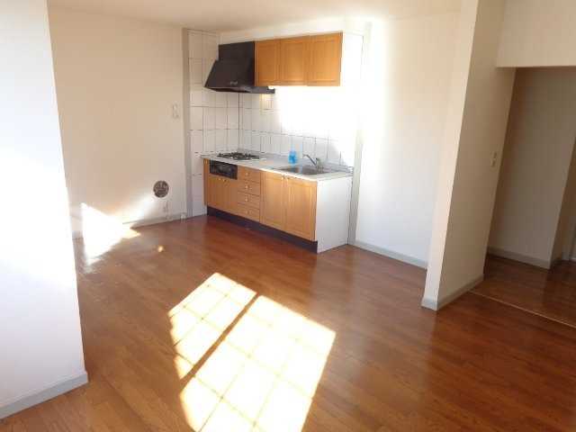 ��ʌ��������܎s��΋���Q���ڂ̃A�p�[�g�̋��ԁE���r���O