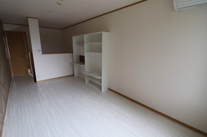 ��ʌ��������܎s�΋�厚�����̃e���X�n�E�X�̋��ԁE���r���O