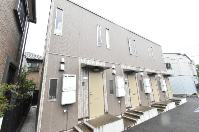 ��ʌ��������܎s�΋�厚����827-12�̃e���X�n�E�X�̌����O��