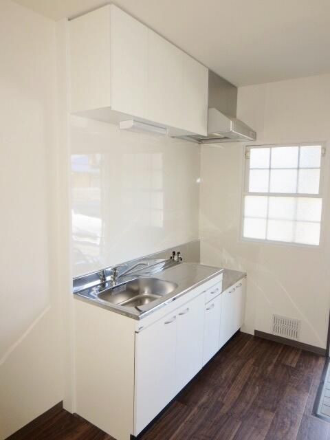 ��ʌ�����s�厚�ؑ]�C�̃A�p�[�g�̃L�b�`��