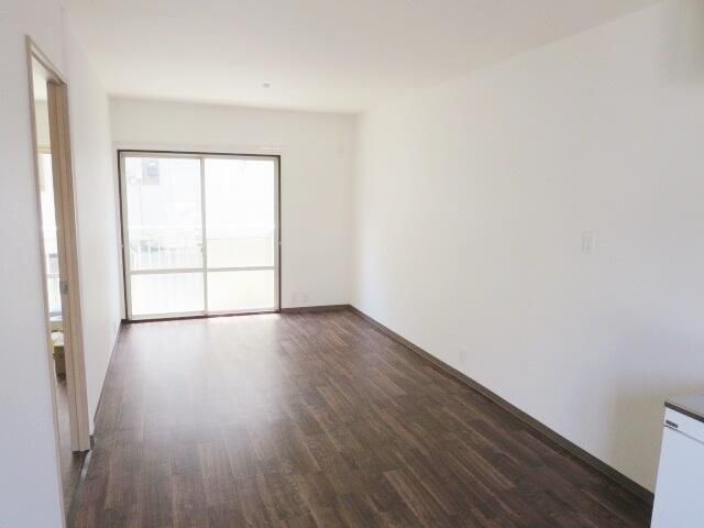 ��ʌ�����s�厚�ؑ]�C�̃A�p�[�g�̋��ԁE���r���O