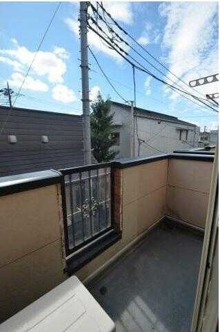 ��ʌ��������܎s�������˂T���ڂ̃A�p�[�g�̃o���R�j�[