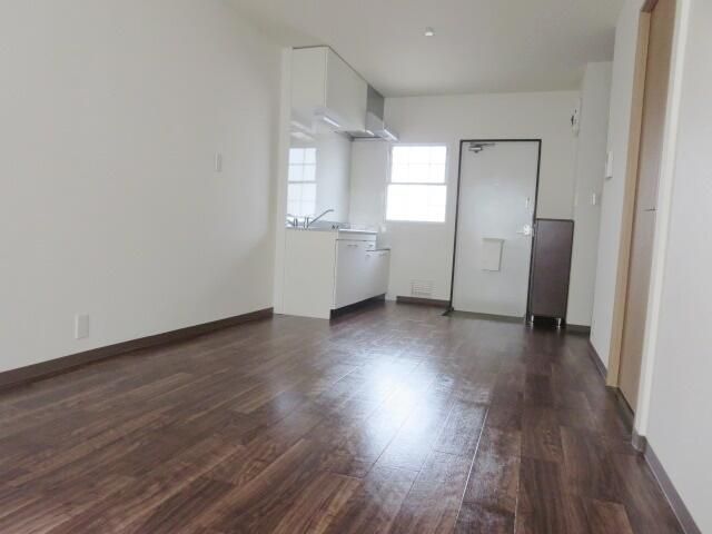 ��ʌ�����s�厚�ؑ]�C�̃A�p�[�g�̋����E���r���O