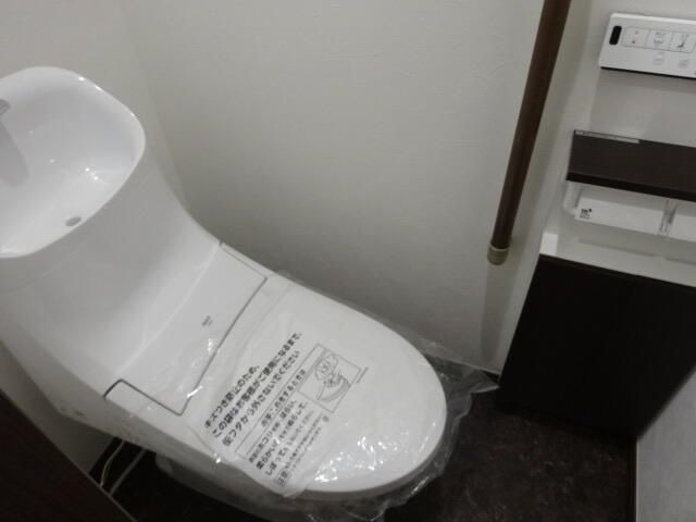 ��ʌ�����s�≺���S���ڂ̃A�p�[�g�̃g�C��