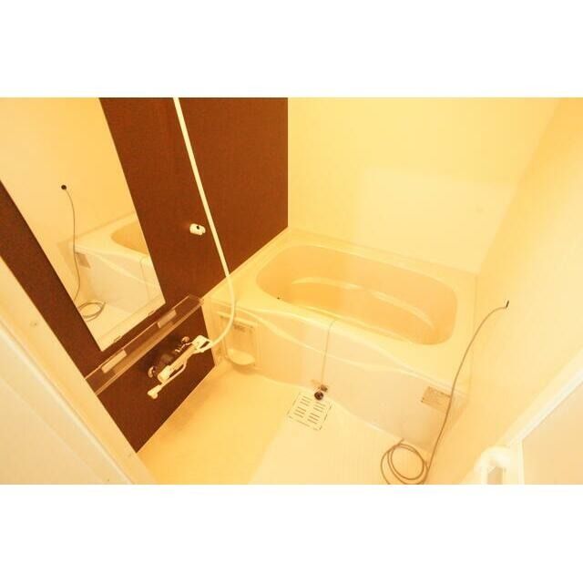 ��ʌ��������܎s�΋�����P���ڂ̃e���X�n�E�X�̃o�X