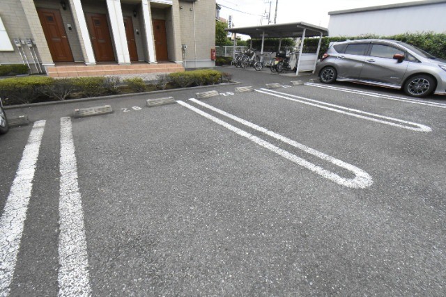 ��ʌ��k�����S�ɓޒ����h��S���ڂ̃A�p�[�g�̒��ԏ�