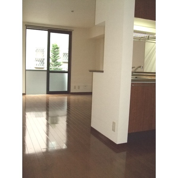 ��ʌ��z�J�s���z�J�W���ڂ̃A�p�[�g�̃o���R�j�[