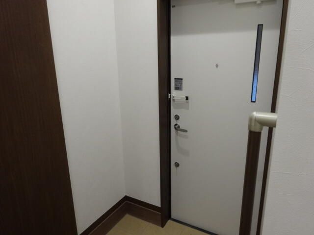 ��ʌ�����s�≺���S���ڂ̃A�p�[�g�̌���