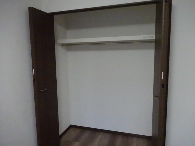 ��ʌ�����s�≺���S���ڂ̃A�p�[�g�̎��[