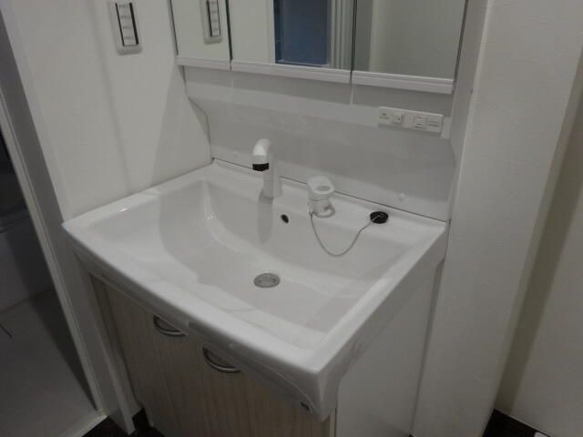 ��ʌ�����s�≺���S���ڂ̃A�p�[�g�̐��ʏ�