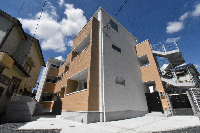 ��ʌ��������܎s������x�蒬138-11�̃A�p�[�g�̌����O��