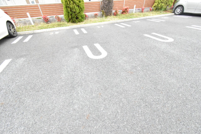 ��ʌ��z�J�s���C�N�^�E���V���ڂ̃A�p�[�g�̒��ԏ�