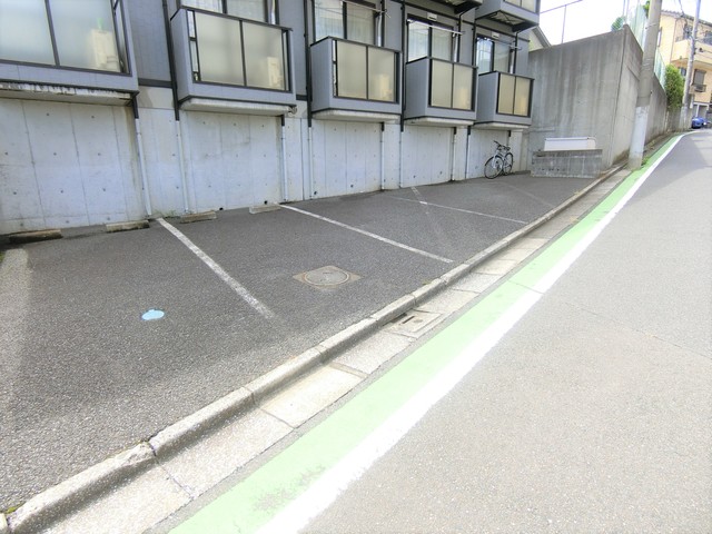 ��ʌ��������܎s�΋擌�Y�a�T���ڂ̃A�p�[�g�̒��ԏ�