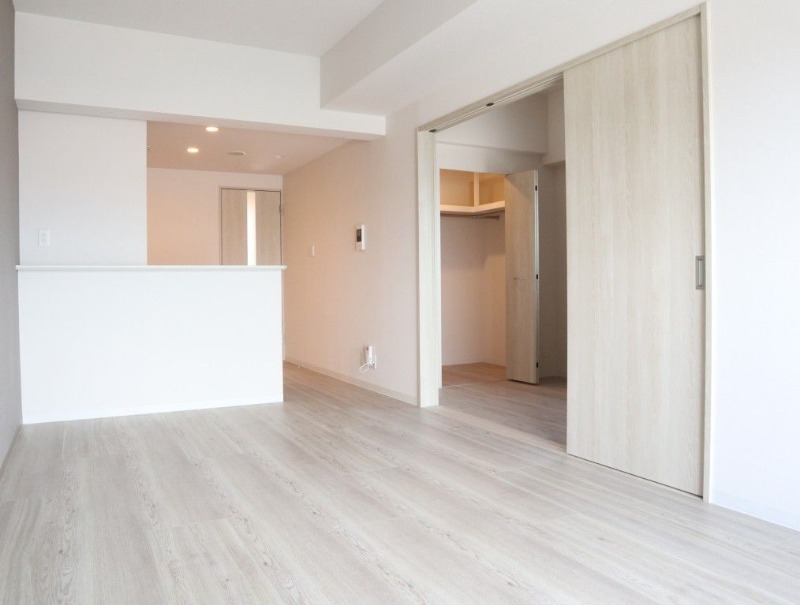 ��ʌ��������܎s��{��y�蒬�R���ڂ̃}���V�����̋��ԁE���r���O