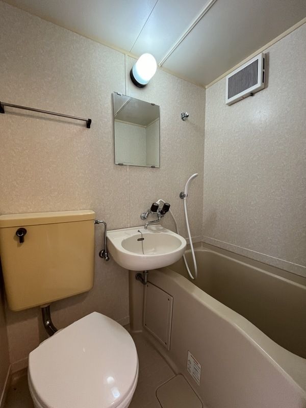 ��ʌ���z�s�厚���Ԃ̃A�p�[�g�̃o�X