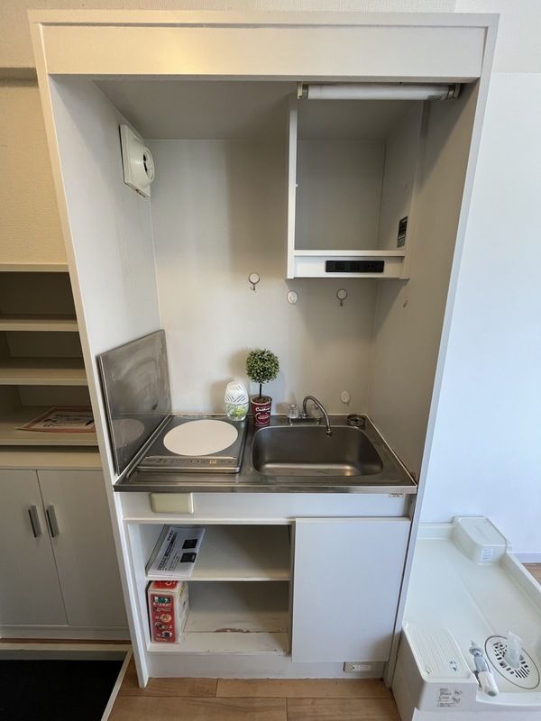 ��ʌ���z�s�厚���Ԃ̃A�p�[�g�̃L�b�`��