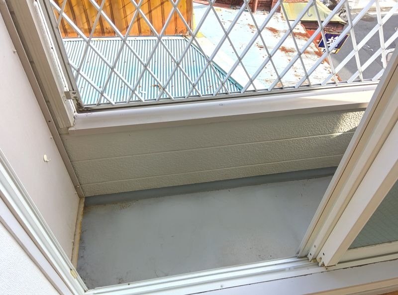 ��ʌ���z�s�厚���Ԃ̃A�p�[�g�̃o���R�j�[