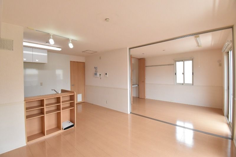 ��ʌ�����s�씵���J�Q���ڂ̃A�p�[�g�̋��ԁE���r���O