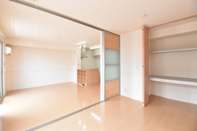 ��ʌ�����s�씵���J�Q���ڂ̃A�p�[�g�̋����E���r���O