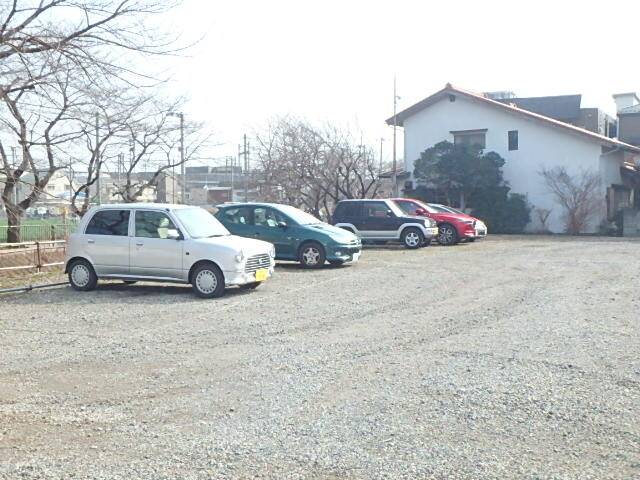 ��ʌ��������܎s������{�����S���ڂ̃A�p�[�g�̒��ԏ�