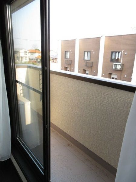 ��ʌ��@�c�s���m�؂S���ڂ̃e���X�n�E�X�̃o���R�j�[